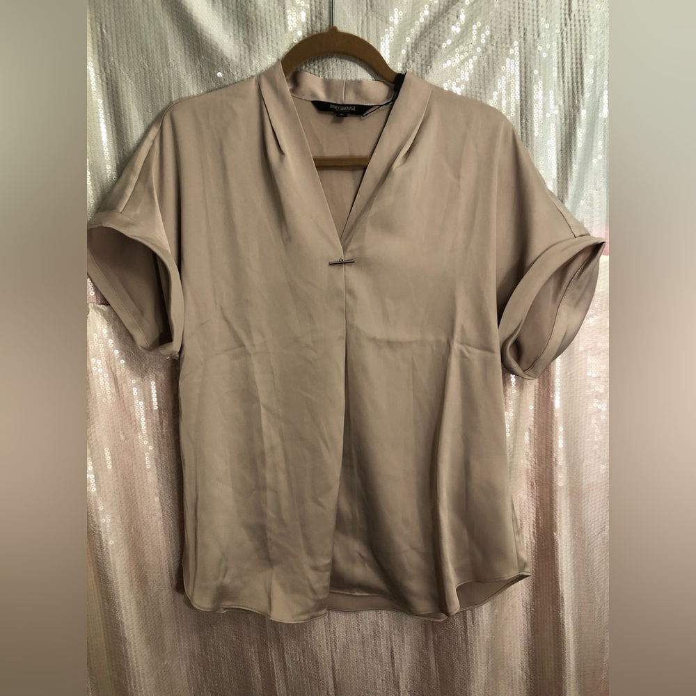 Blouse in a khaki color by Roeyshouse size Medium NWT